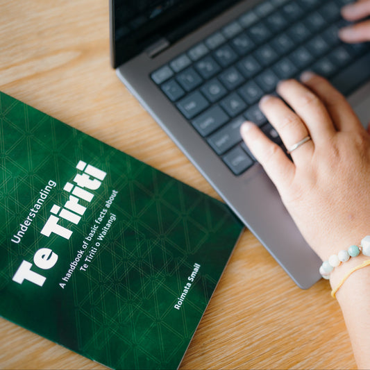 Te Tiriti Online + book